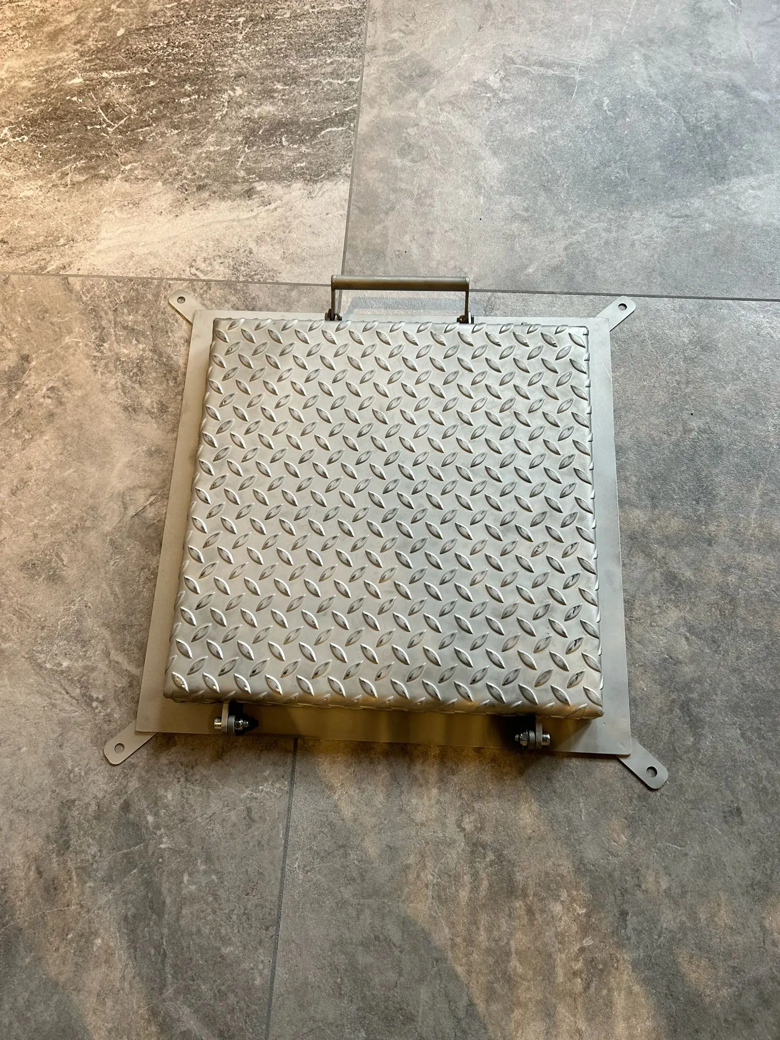 Inoxsystem Elevated Solid Tank plinotjesni poklopac