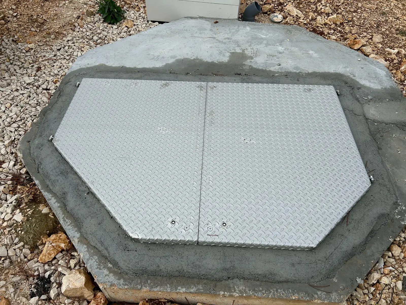 Inoxsystem Custom Made dvodijelni poklopac, rebrasti lim