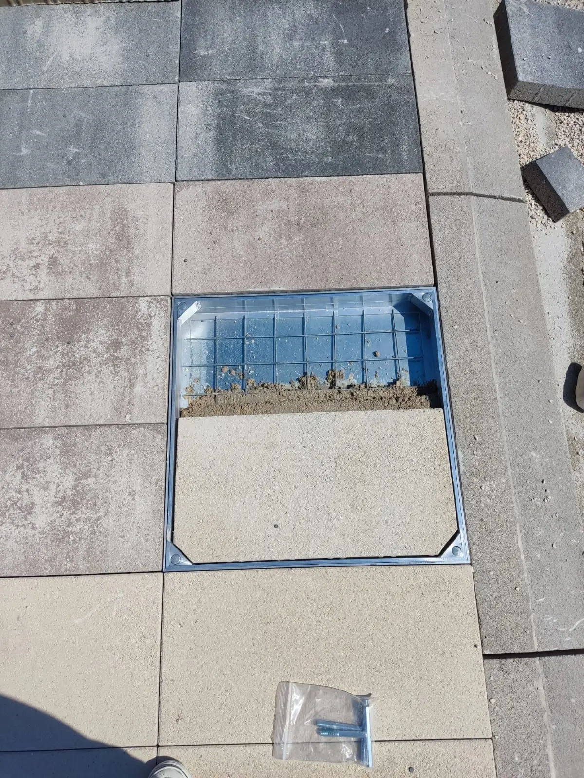 Plinotjesni poklopac, detalj ugradnje