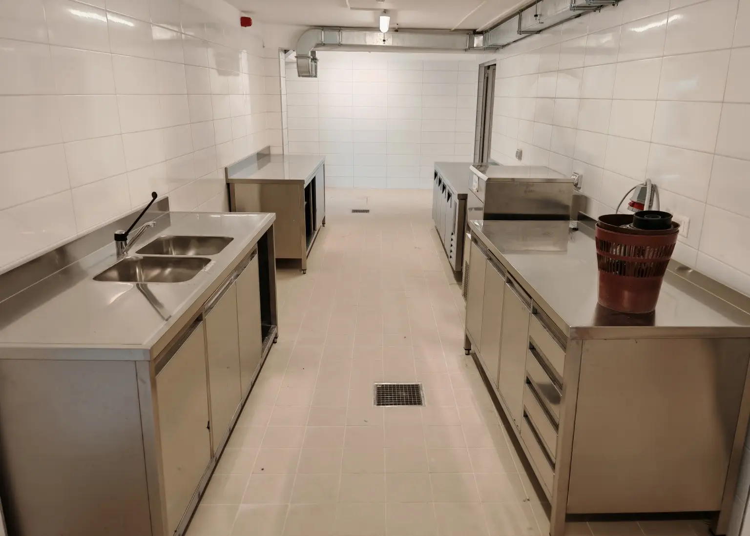 Inox podni slivnici, profesionalna kuhinja, Borak, Brač