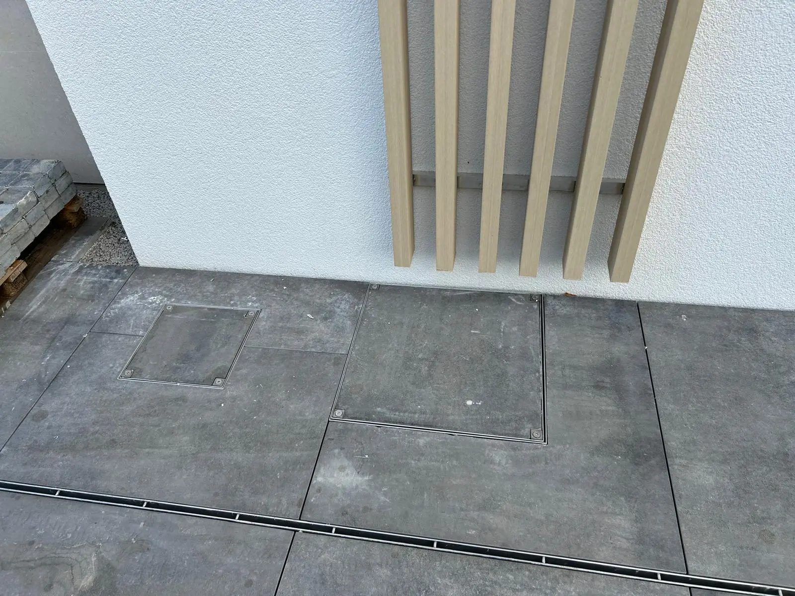 Slot kanalice i inox poklopci, vila, Kaštel Gomilica