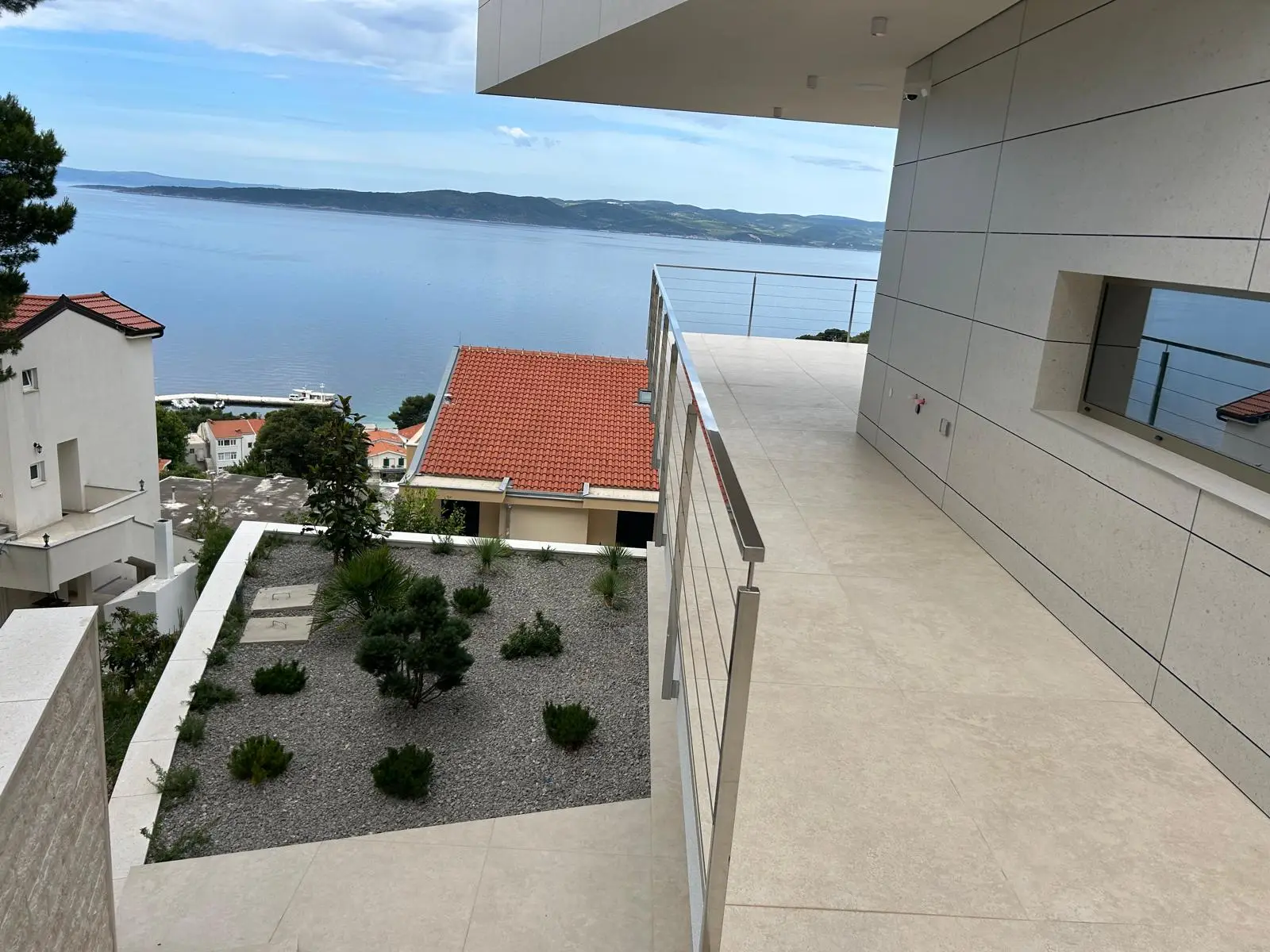 Vila, Brela